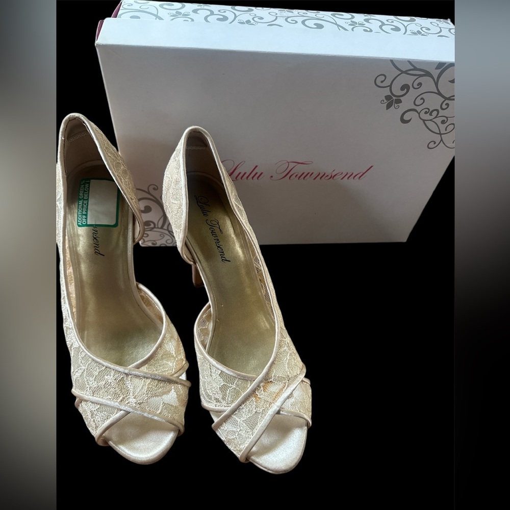 Lulu Townsend Champagne Lace Heels NIB!